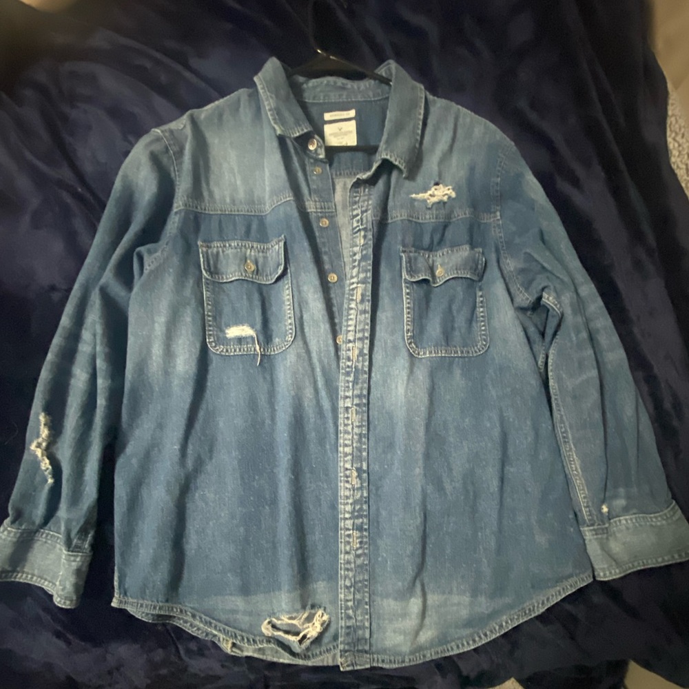 American Eagle women’s distressed jean shirt jacket